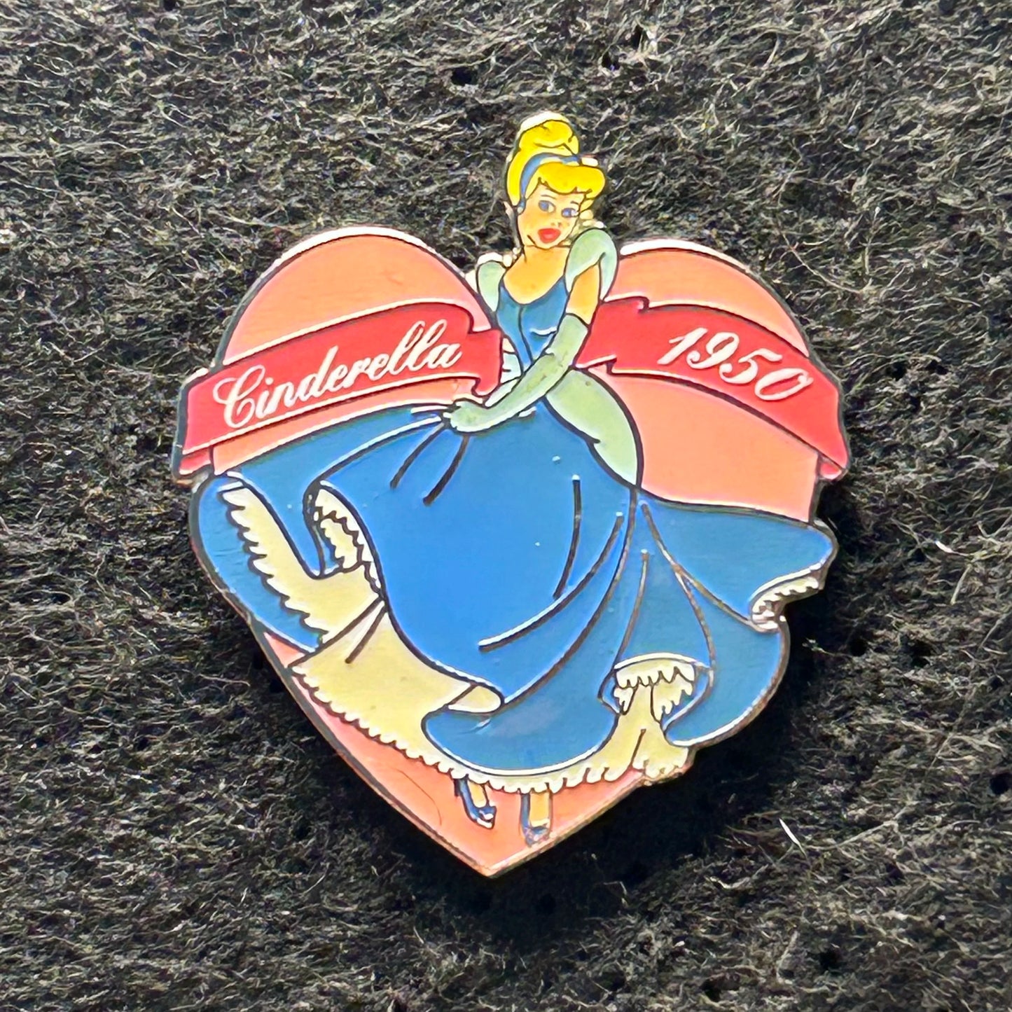 2000 - Cinderella 1950 - Countdown to Millennium - Pink Heart - Disney Pin