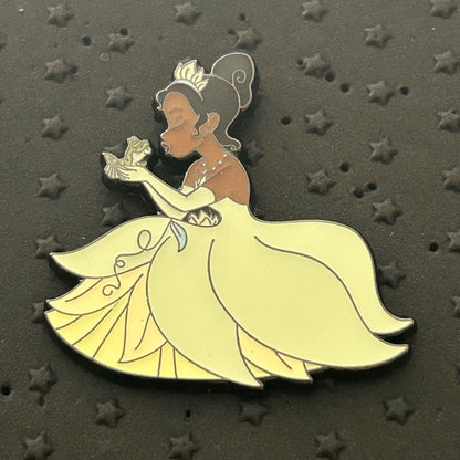 Loungefly - Tiana - Princess and the Frog - Kissing Naveen as Frog - Disney Pin