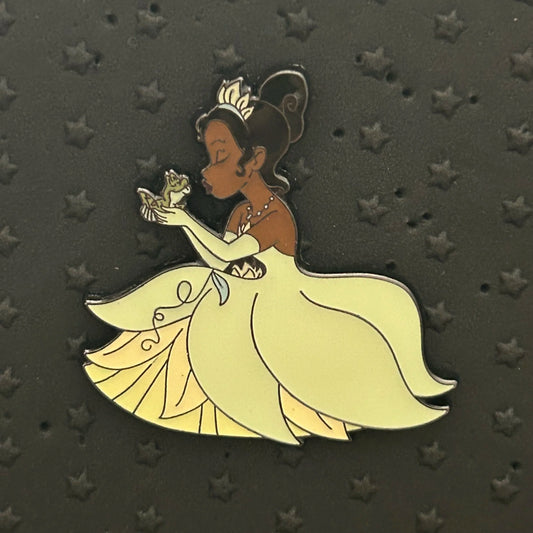Loungefly - Tiana - Princess and the Frog - Kissing Naveen as Frog - Disney Pin