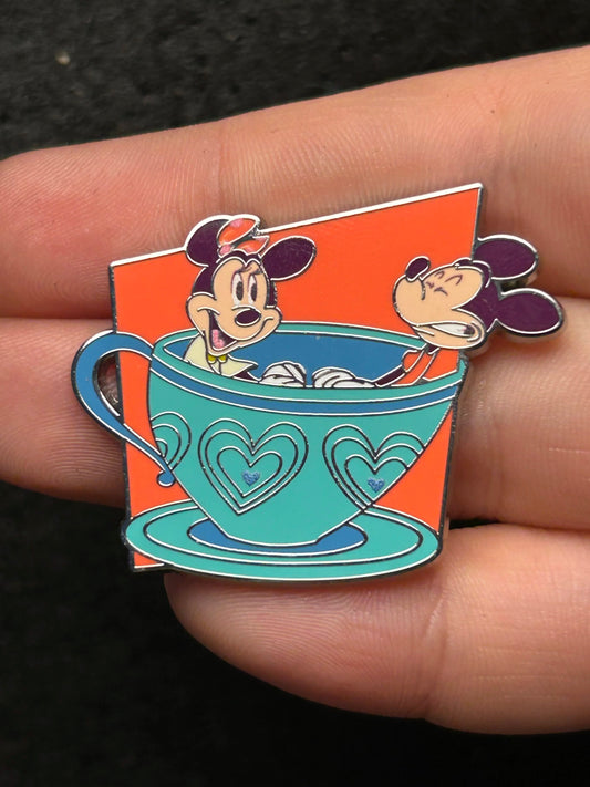2024 - Minnie and Mickey Mouse - Teacups - Play in the Parks - Mystery Pin