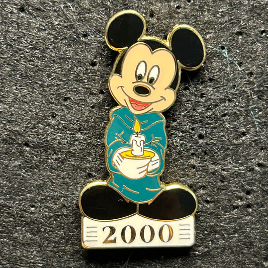 2000 - Mickey Mouse - Candlelight Processional - DLR - Disney Pin