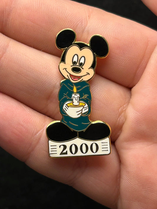 2000 - Mickey Mouse - Candlelight Processional - DLR - Disney Pin