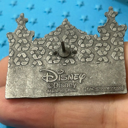 Loungefly - Welcome Foolish Mortals - Haunted Mansion - Glow In The Dark - Pin