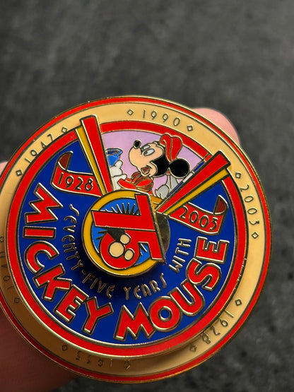 2003 - Mickey Mouse - All Versions - Spinner - Cast Exclusive - Disney Pin
