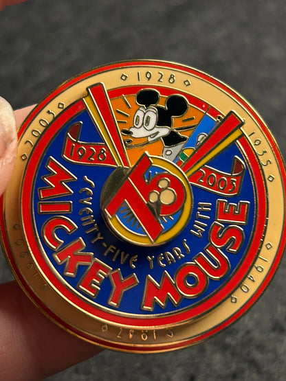 2003 - Mickey Mouse - All Versions - Spinner - Cast Exclusive - Disney Pin