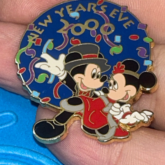 2000 - Mickey and Minnie Mouse - New Years Eve - LE 7,500 - Pin