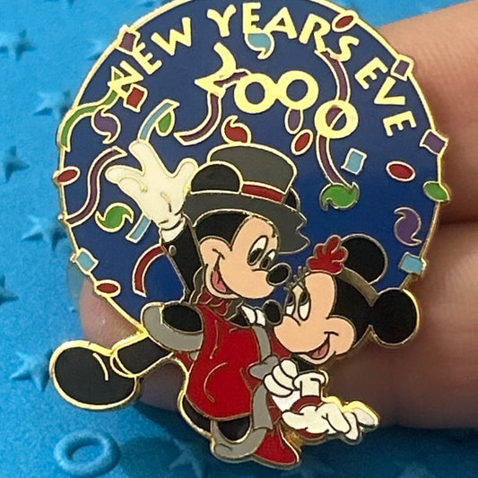 2000 - Mickey and Minnie Mouse - New Years Eve - LE 7,500 - Pin