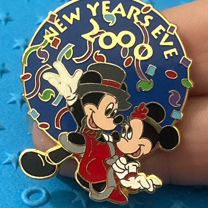 2000 - Mickey and Minnie Mouse - New Years Eve - LE 7,500 - Pin