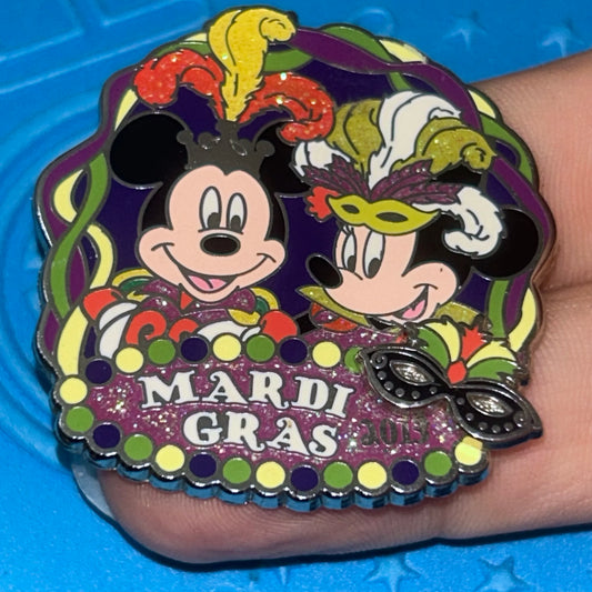2013 - Mickey and Minnie Mouse - Mardi Gras - LE 2,000 - Pin