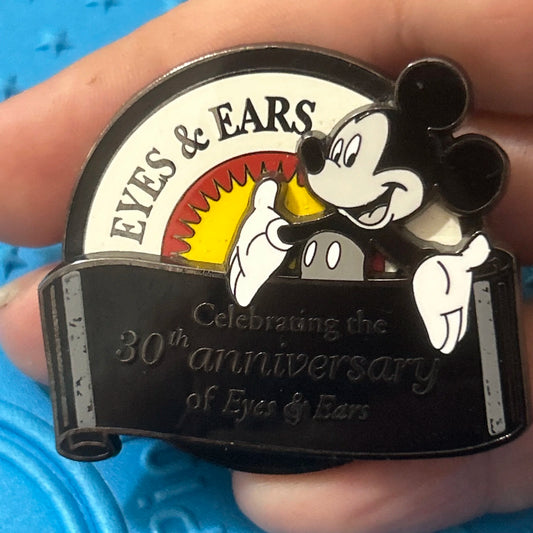 2002 - Mickey Mouse - Cast Exclusive - Eyes and Ears Series - LE 3,000 - Pin