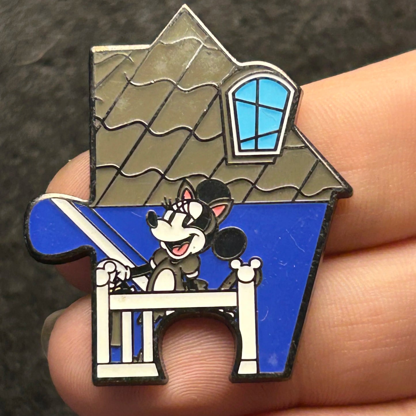 Loungefly - Minnie Mouse on Porch - Puzzle - Disney Pin