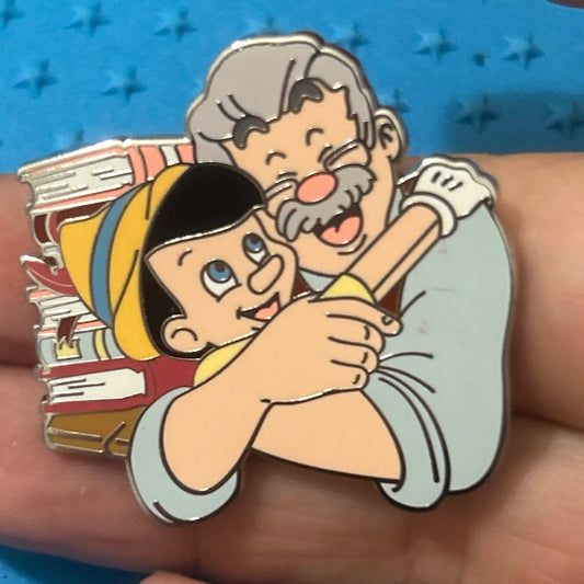 2019 - Pinocchio and Gepetto - Disney Hugs Series - Pin