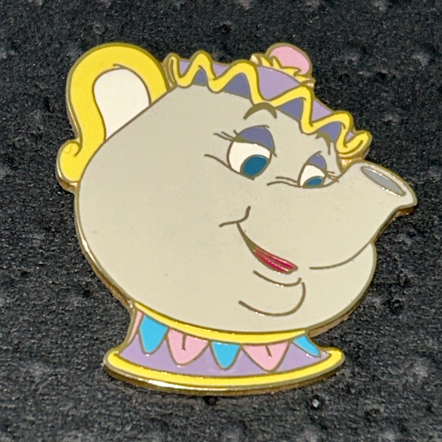 2001 - Mrs Potts - Beauty and the Beast - Retired Design - Disney Pin