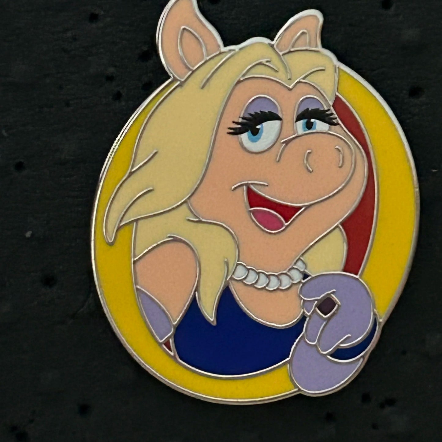 2023 - Ms Piggy - Muppets - Mystery Portraits - Disney Pin