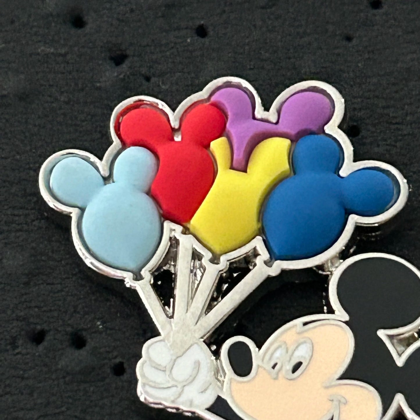 2009 - Mickey Mouse - Holding Balloons - WDW - Pin