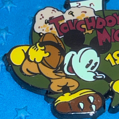 2001 - Touchdown Mickey Mouse 1932 - Football - Disney Pin