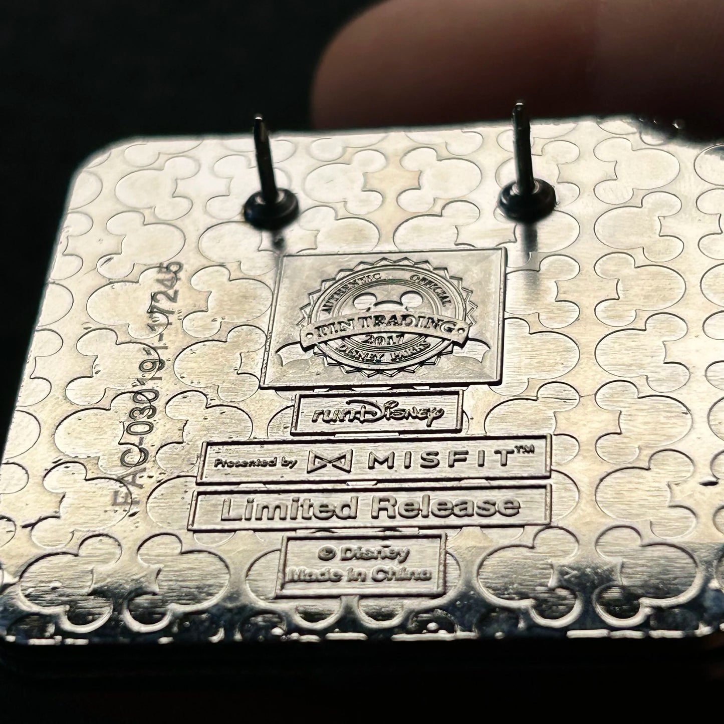 2017 - Mickey Mouse - 13.1 Miles - runDisney - Hinge - LR - Wine and Dine - Disney Pin