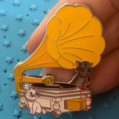 2023 - Marie and Berlioz - Aristocats - Record Player - Disney Pin