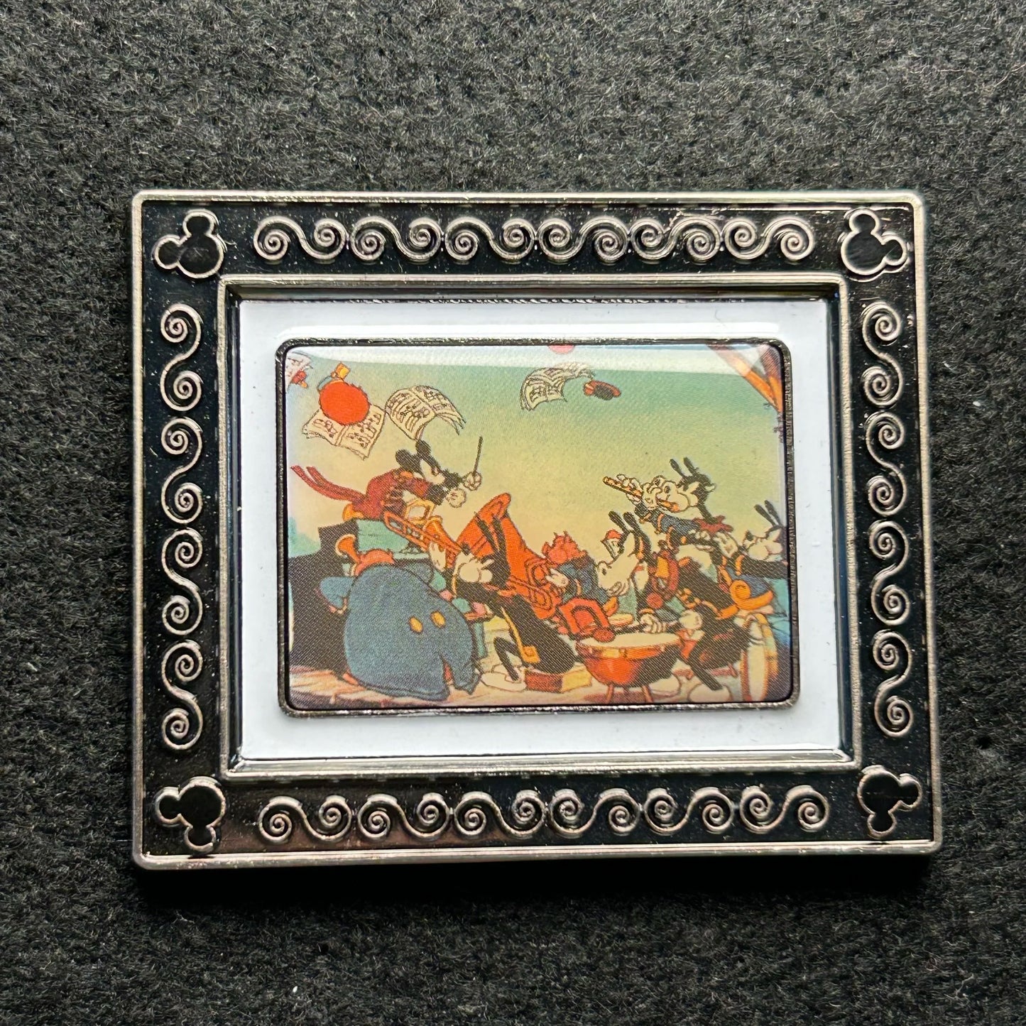 2003 - Vintage - Mickey Mouse - The Concert - WDW - LE 3,000 - Disney Pin with Stand