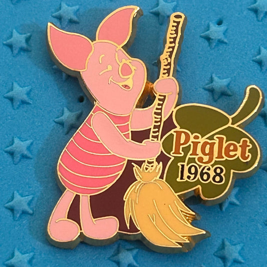 2001 - Piglet 1968 - Winnie The Pooh - Blusters Day - Pin