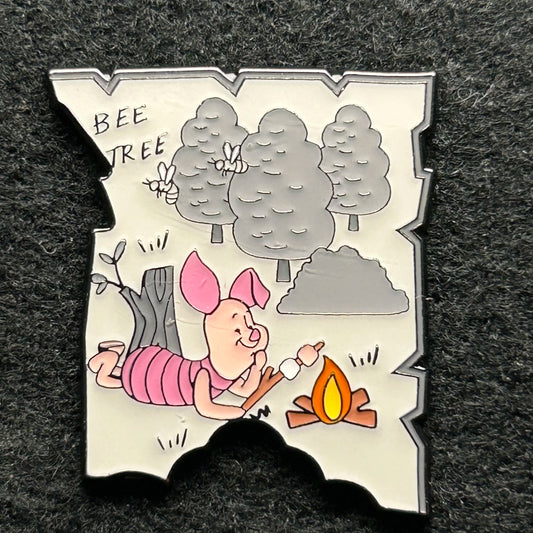 Loungefly - Piglet roasting Marshmallow’s - Winnie the Pooh - Mystery Pin
