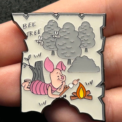 Loungefly - Piglet roasting Marshmallow’s - Winnie the Pooh - Mystery Pin