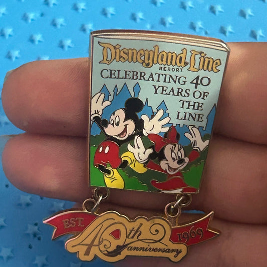 2015 - Cast Member Exclusive - DLR - Celebrating 40 Years - LE 500 - Disney Pin