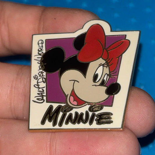 2006 - Minnie Mouse - Autograph - DLR - Colorful Box Character's - Pin