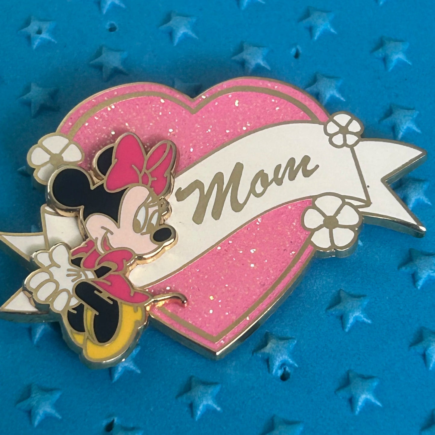 2006 - Minnie Mouse - Mom - Pink Glitter Heart - Disney Pin