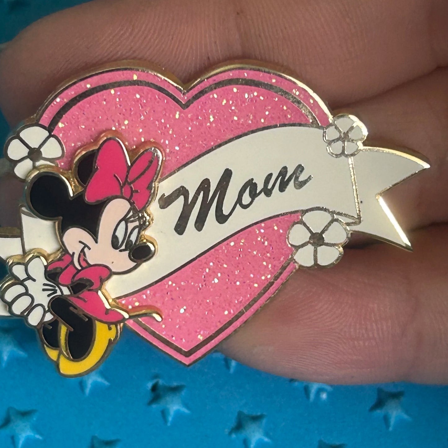 2006 - Minnie Mouse - Mom - Pink Glitter Heart - Disney Pin