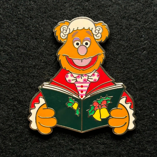 2022 - Fozzie Bear - Muppets Studio - Christmas Caroling - LR - Disney Pin