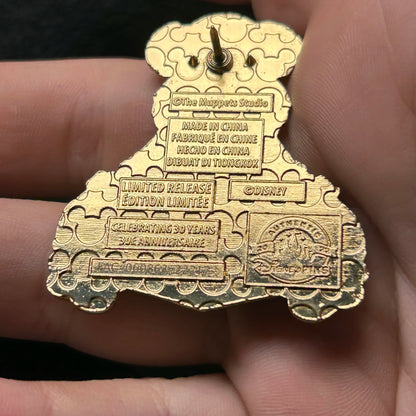 2022 - Fozzie Bear - Muppets Studio - Christmas Caroling - LR - Disney Pin