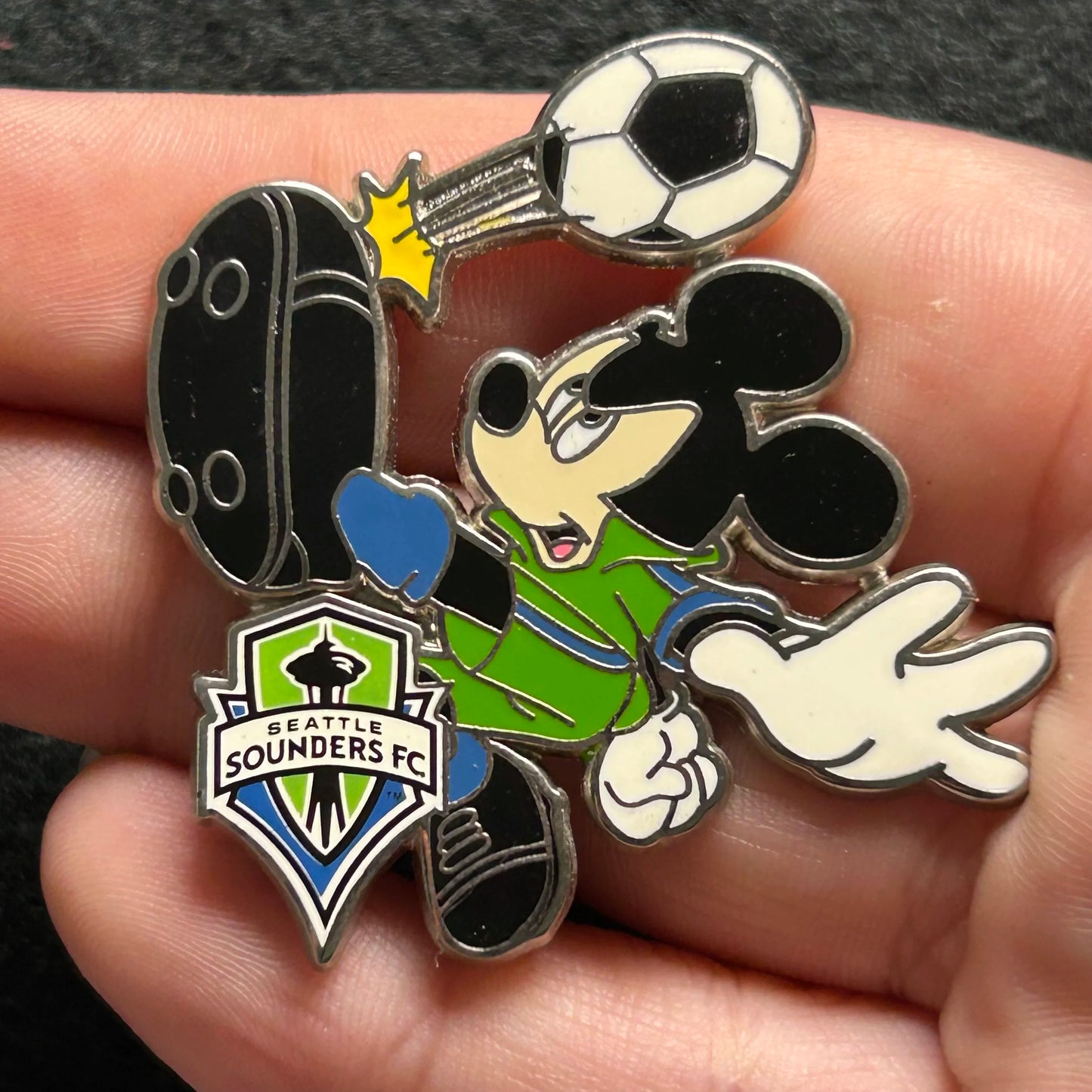 2016 - Mickey Mouse Kicking Ball -  Seattle Sounders - Soccer Series - Disney Pin