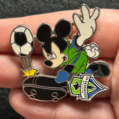 2016 - Mickey Mouse Kicking Ball -  Seattle Sounders - Soccer Series - Disney Pin