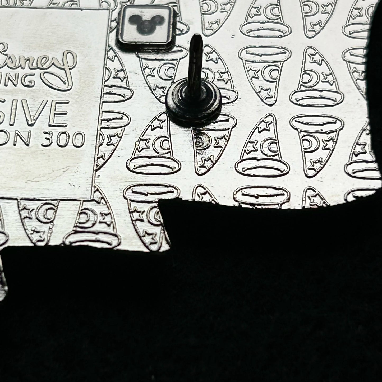 2025 - Queen of Hearts - Off the Page Series - WDI - LE 300 - Disney Pin