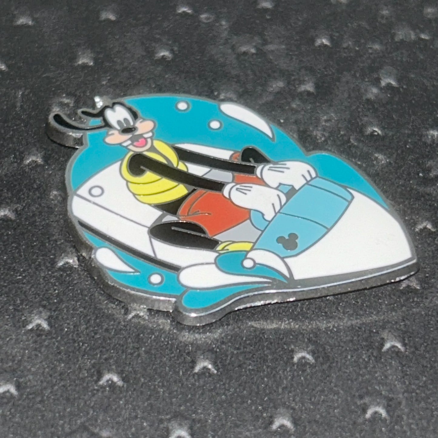 2006 - Goofy - Recreation - Boating - Hidden Mickey - Disney Pin