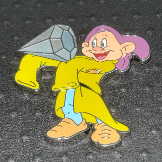 2024 - Dopey - Holding Jewel - Snow White - Disney Pin