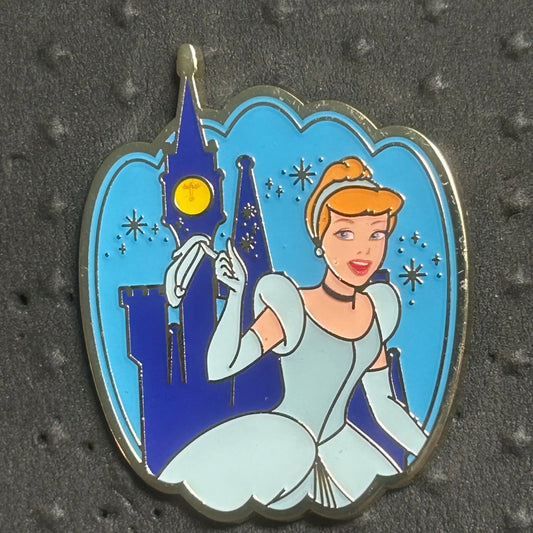 Loungefly - Cinderella - Holding Glass Slipper - Castle Portrait - Pumpkin - Disney Pin