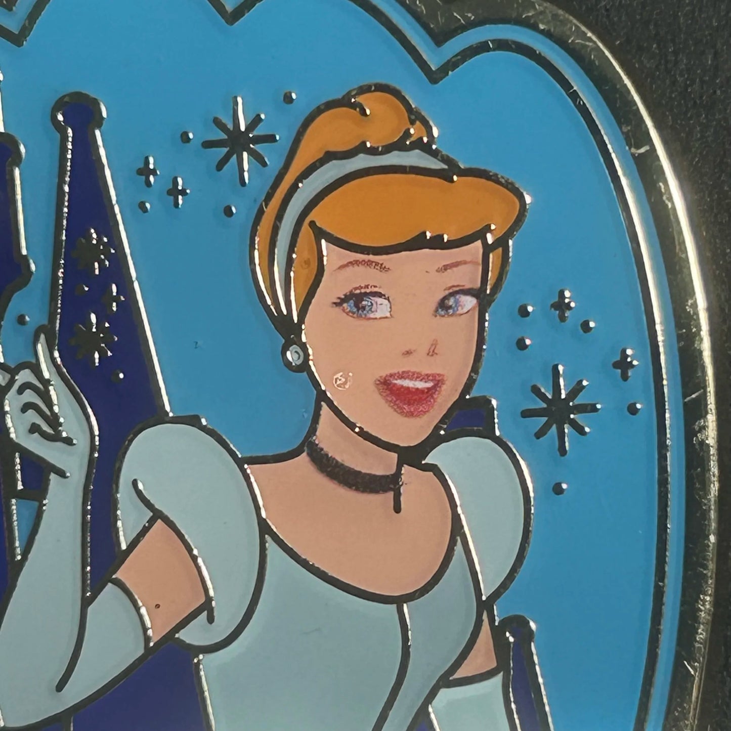 Loungefly - Cinderella - Holding Glass Slipper - Castle Portrait - Pumpkin - Disney Pin
