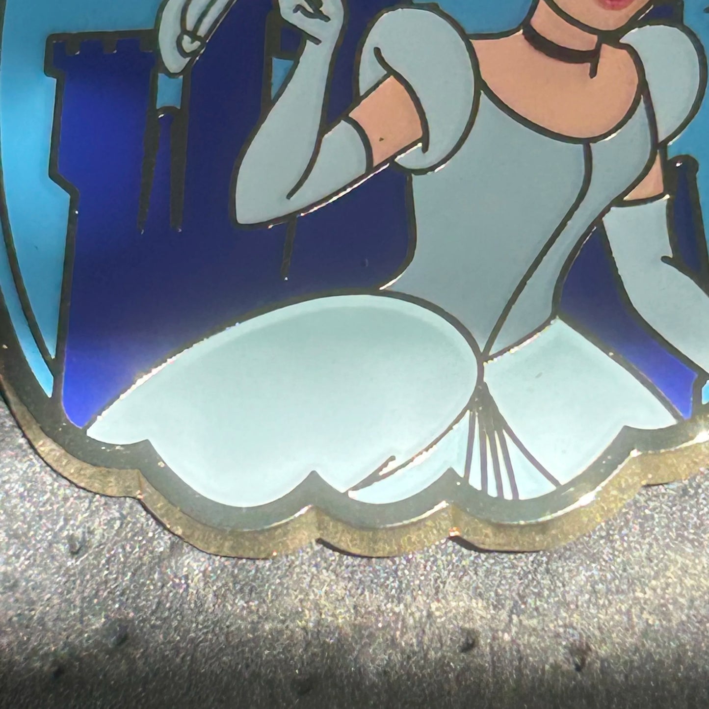 Loungefly - Cinderella - Holding Glass Slipper - Castle Portrait - Pumpkin - Disney Pin