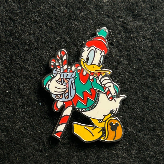 2025 - Donald Duck - Christmas - WDW - HD - Chaser - Disney Pin