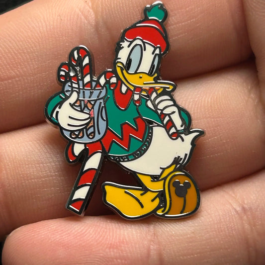 2025 - Donald Duck - Christmas - WDW - HD - Chaser - Disney Pin