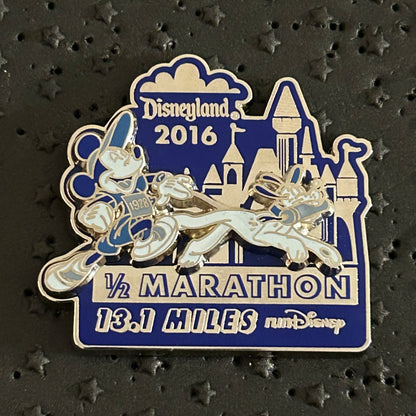 2016 - Pluto and Mickey - DLR - LR - 1/2 Marathon - Disney Pin