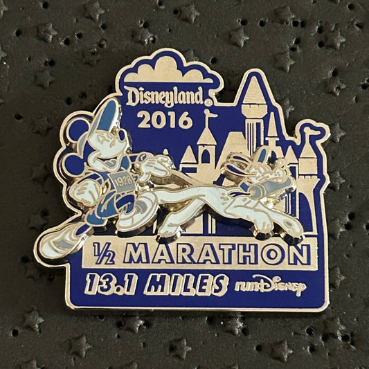 2016 - Pluto and Mickey - DLR - LR - 1/2 Marathon - Disney Pin