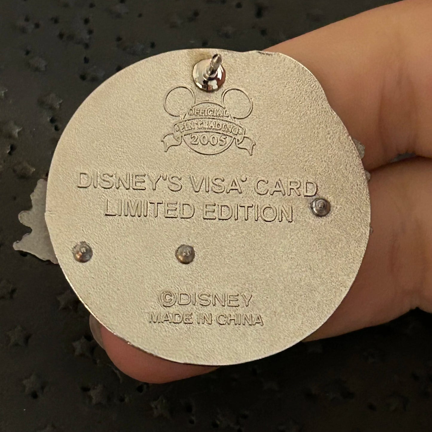 2005 - Santa Mickey Riding Sleigh - Visa Exclusive - Limited Edition - Disney Pin