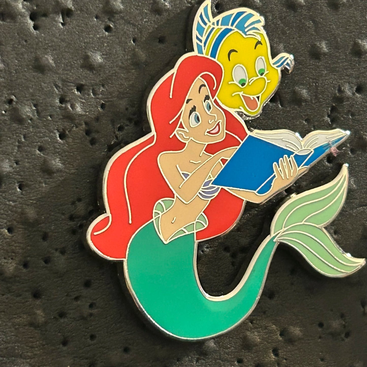 2025 - Ariel and Flounder Reading A Book - The Little Mermaid - Disney Pin