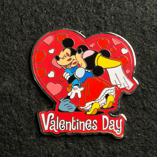 2003 - Mickey and Minnie Mouse - Kissing - Valentines Day - Holiday - Disney Pin
