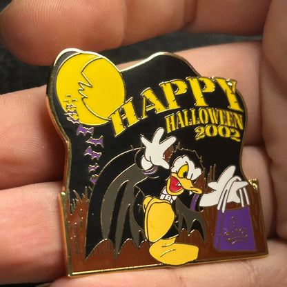 2002 - Count Donald - Happy Halloween - LE 1,500 - Disney Pin