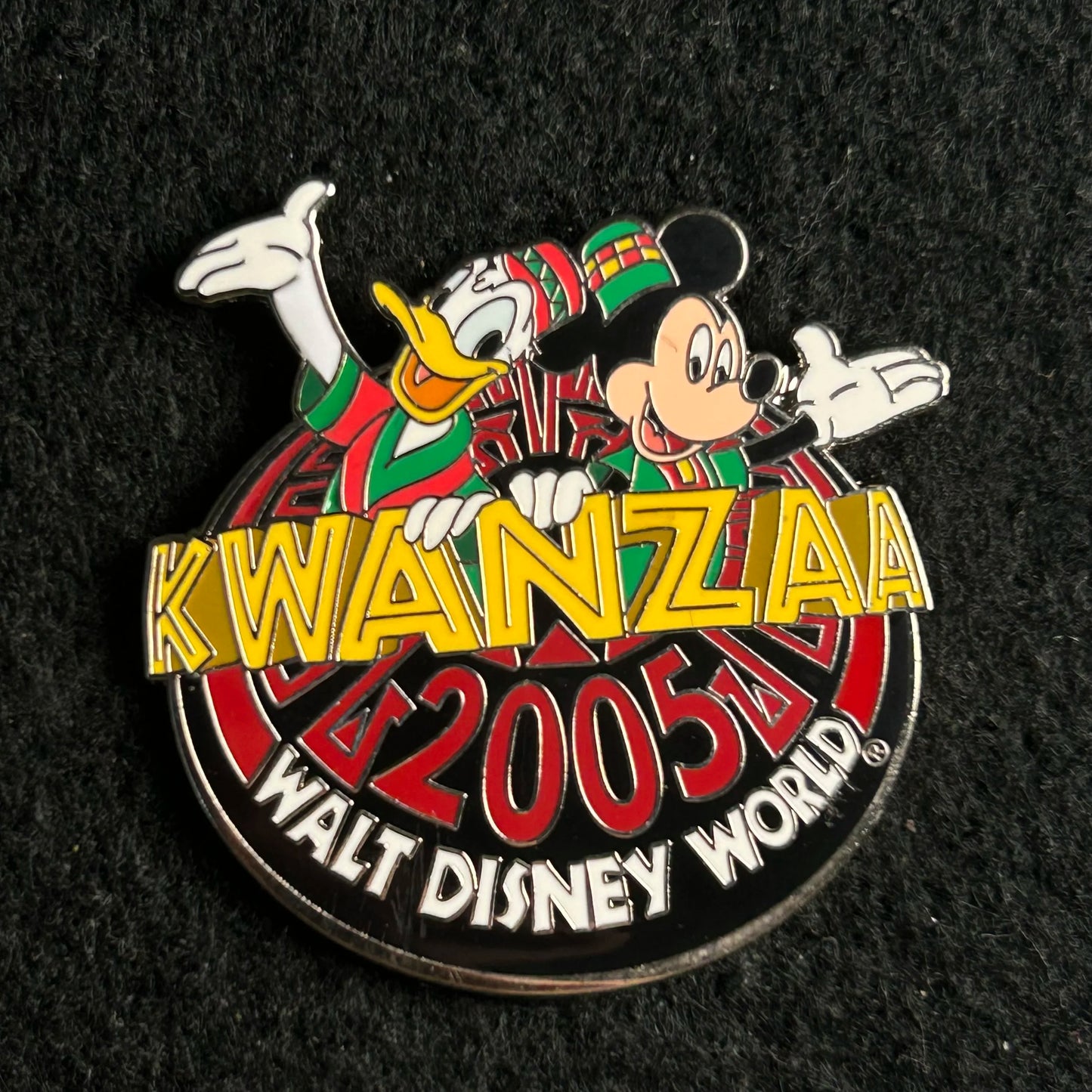2005 - Mickey and Donald - Kwanzaa - WDW - LE 500 - Disney Pin