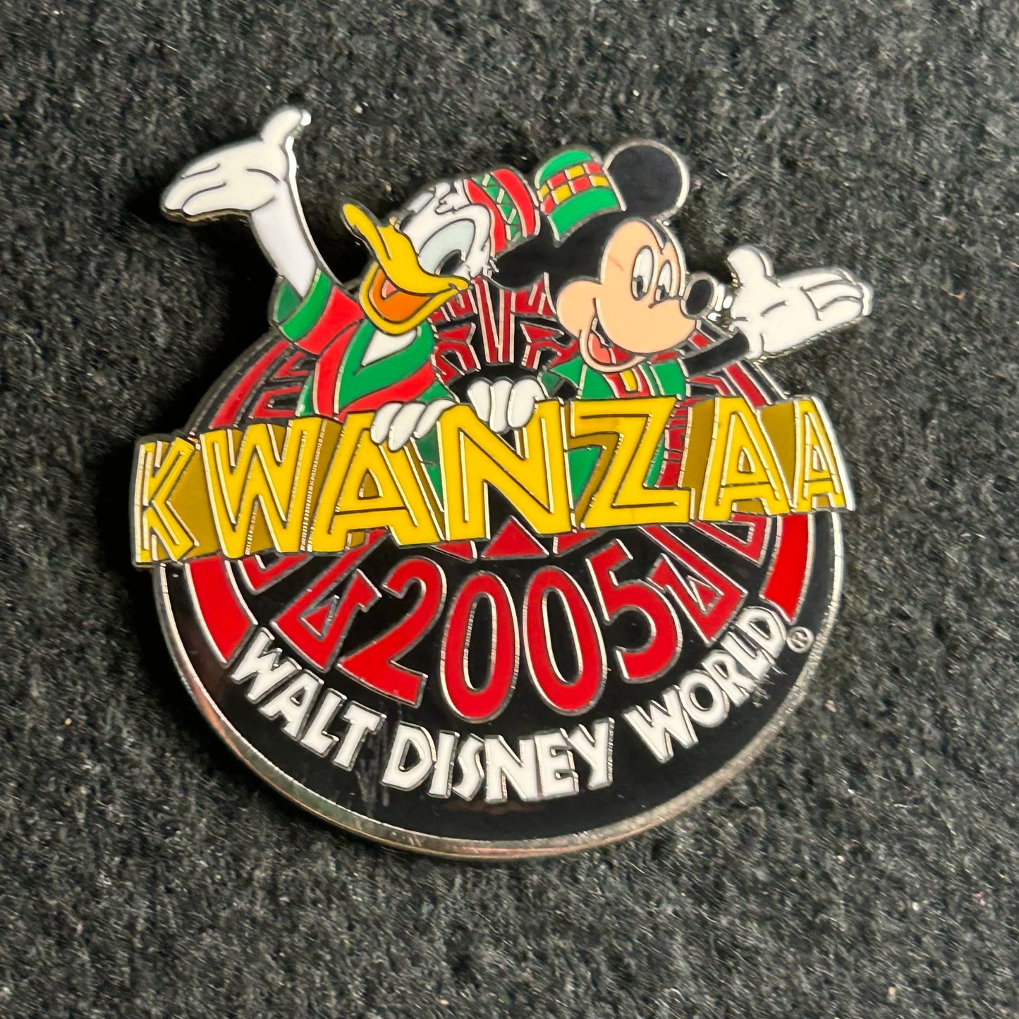 2005 - Mickey and Donald - Kwanzaa - WDW - LE 500 - Disney Pin
